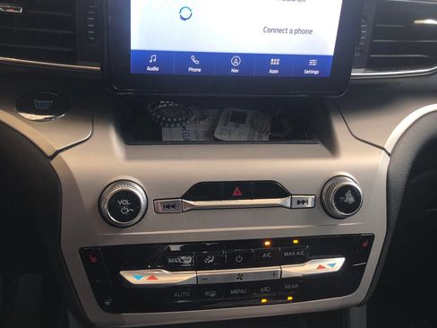 Used 2022 Ford Explorer XLT w/ Equipment Group 202A RWD image 11