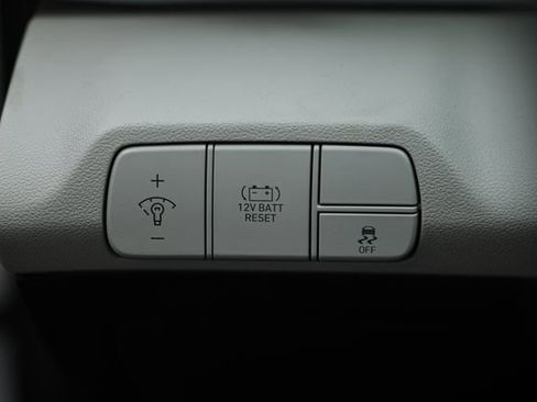 Certified 2025 Hyundai Elantra Limited image 18