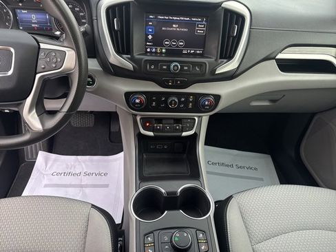 Used 2023 GMC Terrain SLE w/ Driver Convenience Package image 18