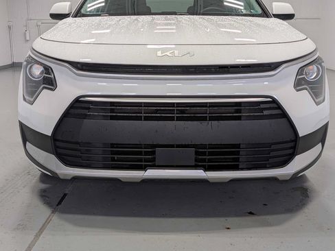 Used 2024 Kia Niro EX FWD image 2