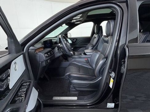 Used 2025 Lincoln Aviator Black Label w/ Jet Appearance Package AWD/4WD image 10