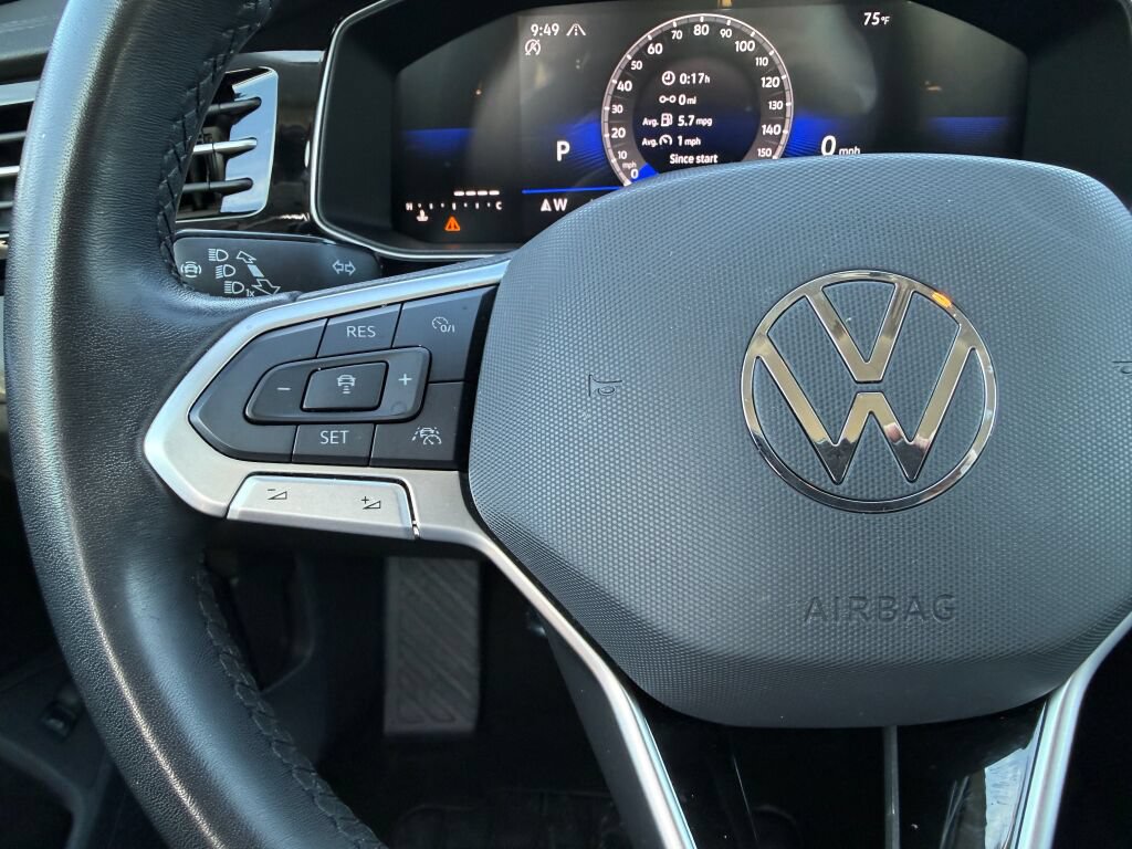 Used 2025 Volkswagen Jetta SE FWD image 15