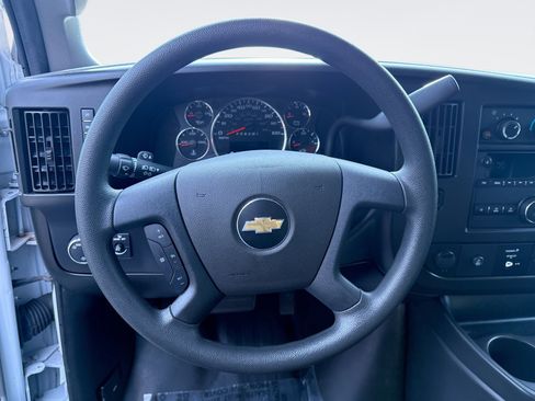 Used 2022 Chevrolet Express 2500 w/ Driver Convenience Package image 12
