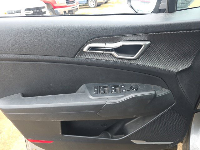 Used 2023 Kia Sportage LX AWD/4WD image 13