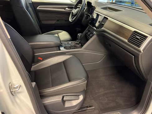 Certified 2023 Volkswagen Atlas SE FWD image 11