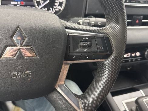 Used 2022 Mitsubishi Outlander ES image 23