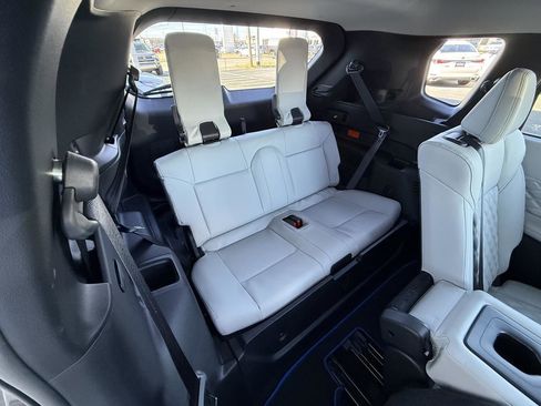 Used 2024 Mitsubishi Outlander SEL image 36