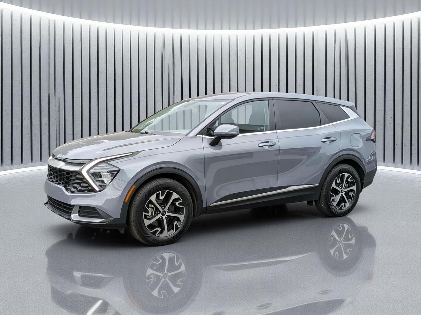 Used 2025 Kia Sportage EX FWD image 11