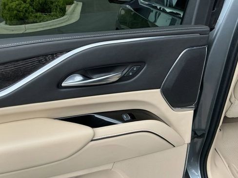 Used 2021 Cadillac Escalade ESV Premium Luxury w/ Driver Assist Tech Package image 21