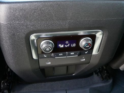 Used 2022 Chevrolet Suburban RST w/ Sport Performance Package image 20