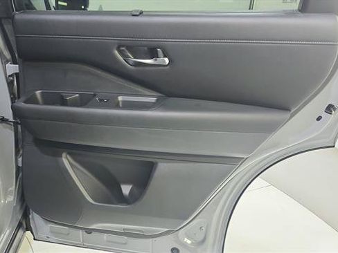 Certified 2023 Nissan Pathfinder SL w/ Black Appearance Package FWD image 33