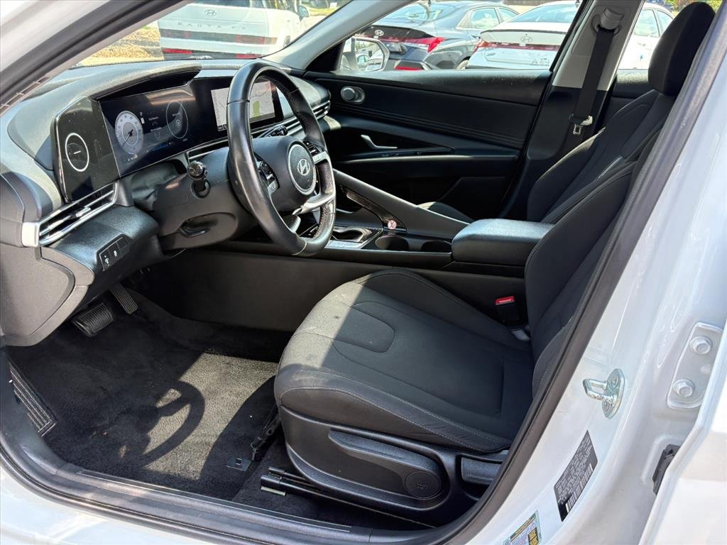 Certified 2025 Hyundai Elantra SEL FWD image 16