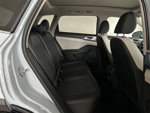 New 2026 Volkswagen Taos SE image 35