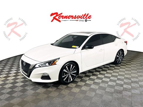 Used 2019 Nissan Altima 2.5 SR w/ SR Premium Package image 3