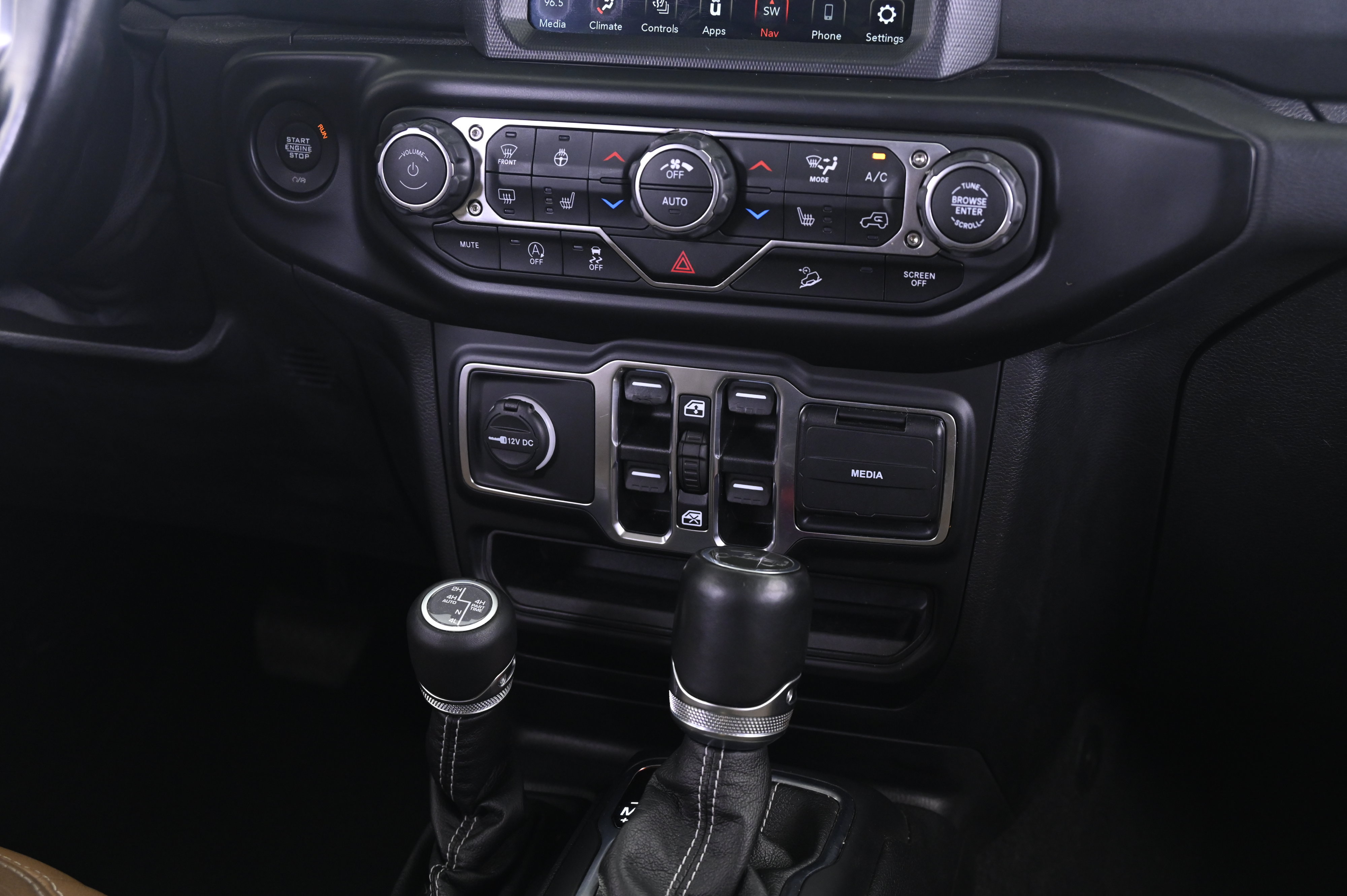 Used 2020 Jeep Wrangler Unlimited Sahara AWD/4WD image 32