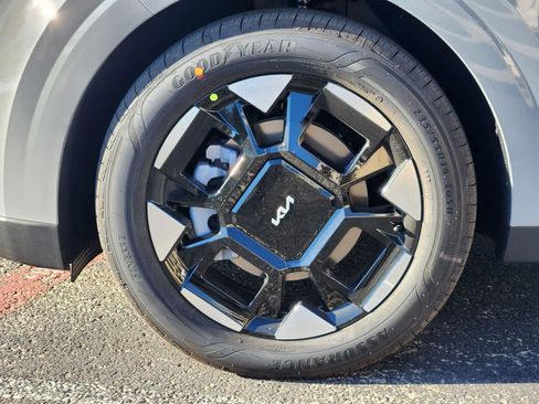 New 2026 Kia Carnival EX image 8