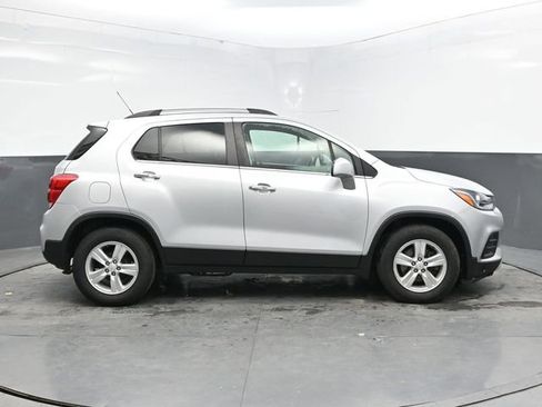 Used 2019 Chevrolet Trax LT w/ LT Convenience Package image 8