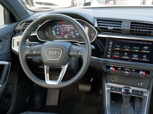 Certified 2025 Audi Q3 2.0T Premium w/ Convenience Package image 29