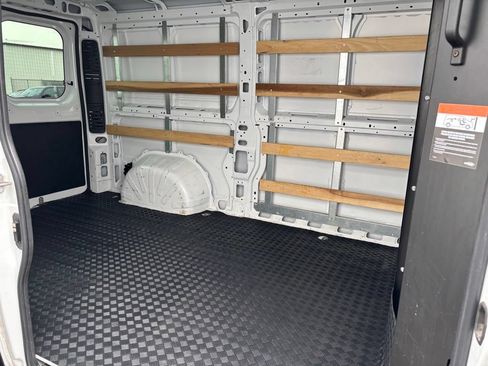 Used 2025 RAM ProMaster 2500 w/ U-Haul Equipment Group FWD image 17