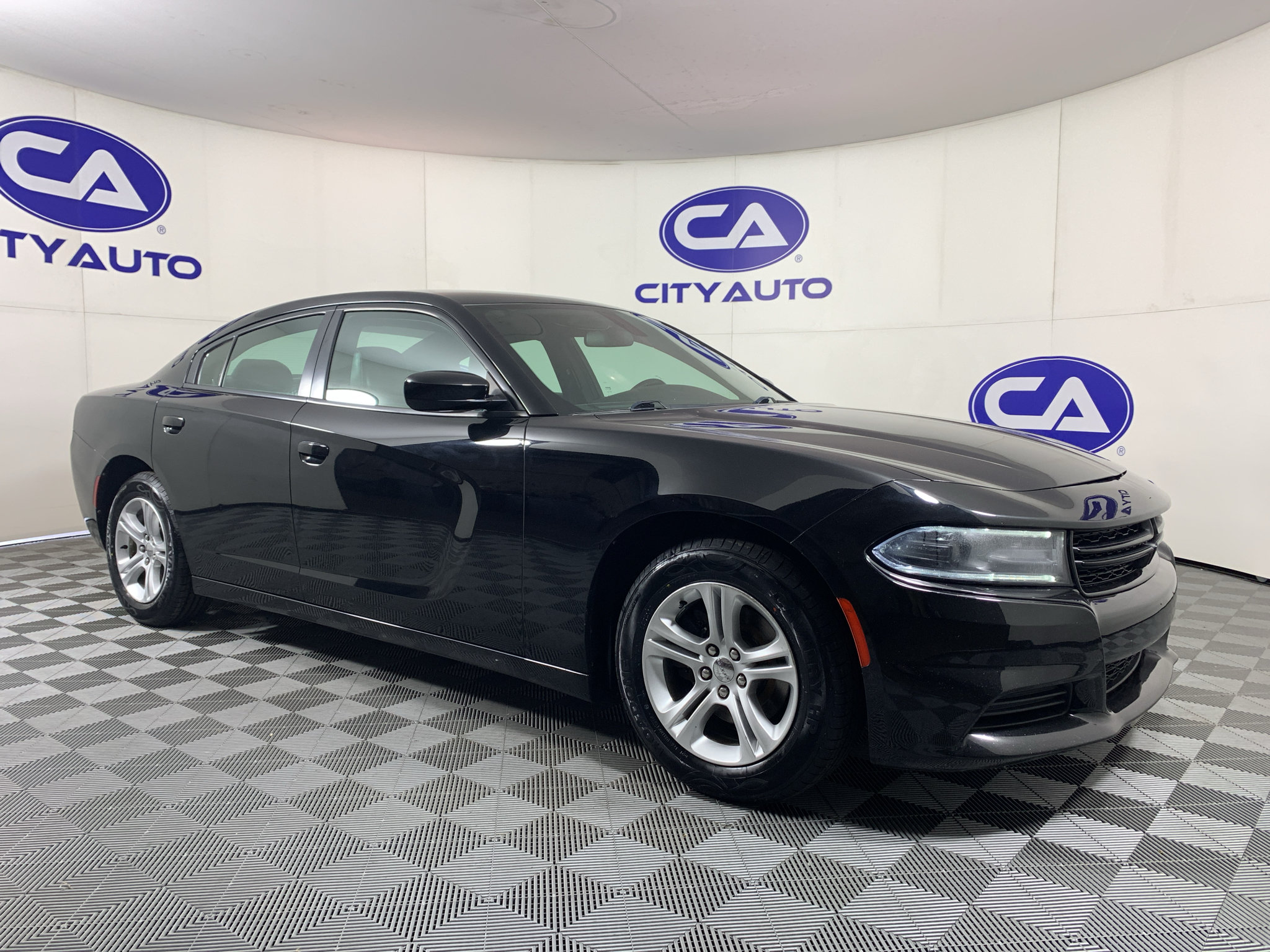 Used 2020 Dodge Charger SXT w/ Leather Interior Group RWD image 1