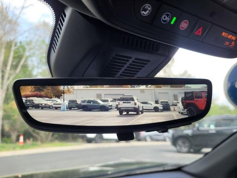 Used 2025 Chevrolet Equinox LT w/ Convenience Package II image 25