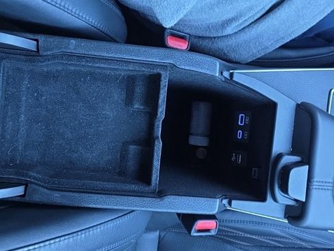 Used 2022 Toyota Avalon Limited image 27