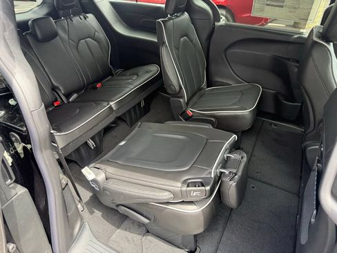 New 2027 Chrysler Pacifica Limited w/ S Appearance Package AWD/4WD image 50