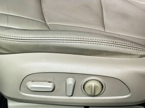 Used 2018 Buick Enclave Essence FWD image 15