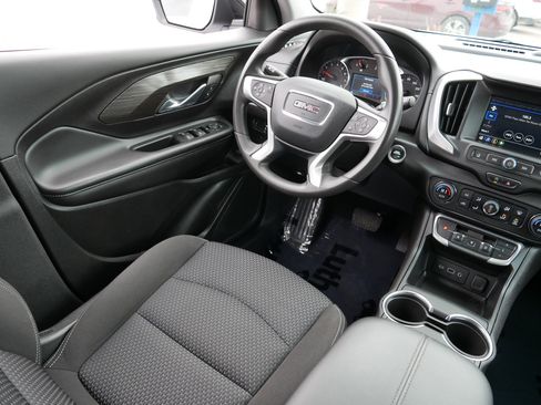 Used 2024 GMC Terrain SLE w/ Driver Convenience Package image 9