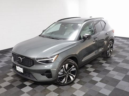 Used 2026 Volvo XC40 B5 Ultra w/ Climate Package image 2