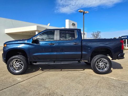 Used 2020 Chevrolet Silverado 1500 Custom w/ Custom Convenience Package image 3