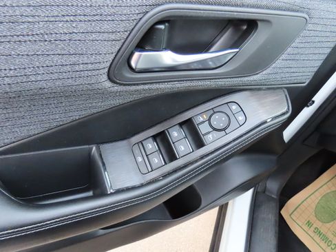 Used 2023 Nissan Rogue SV image 21