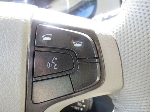 Used 2011 Toyota Sienna XLE w/ XLE Navigation Pkg FWD image 14