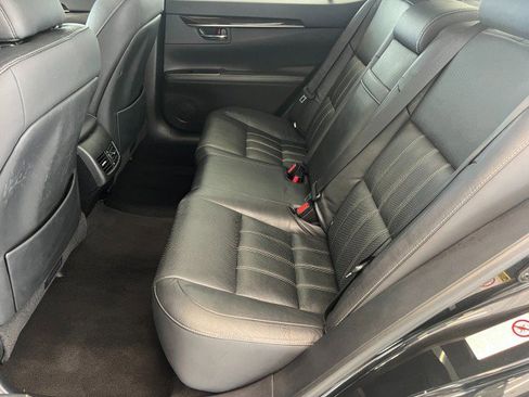 Used 2016 Lexus ES 350 w/ Luxury Package w/Wood Trim image 39