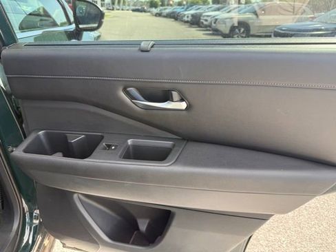 Used 2023 Nissan Pathfinder SL image 16