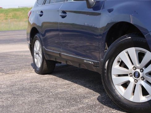 Used 2019 Subaru Outback 2.5i Premium w/ Popular Package #2 AWD/4WD image 3