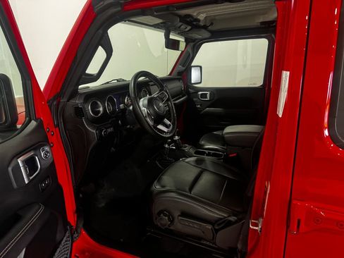 Used 2022 Jeep Wrangler Unlimited Sahara w/ Dual Top Group AWD/4WD image 16