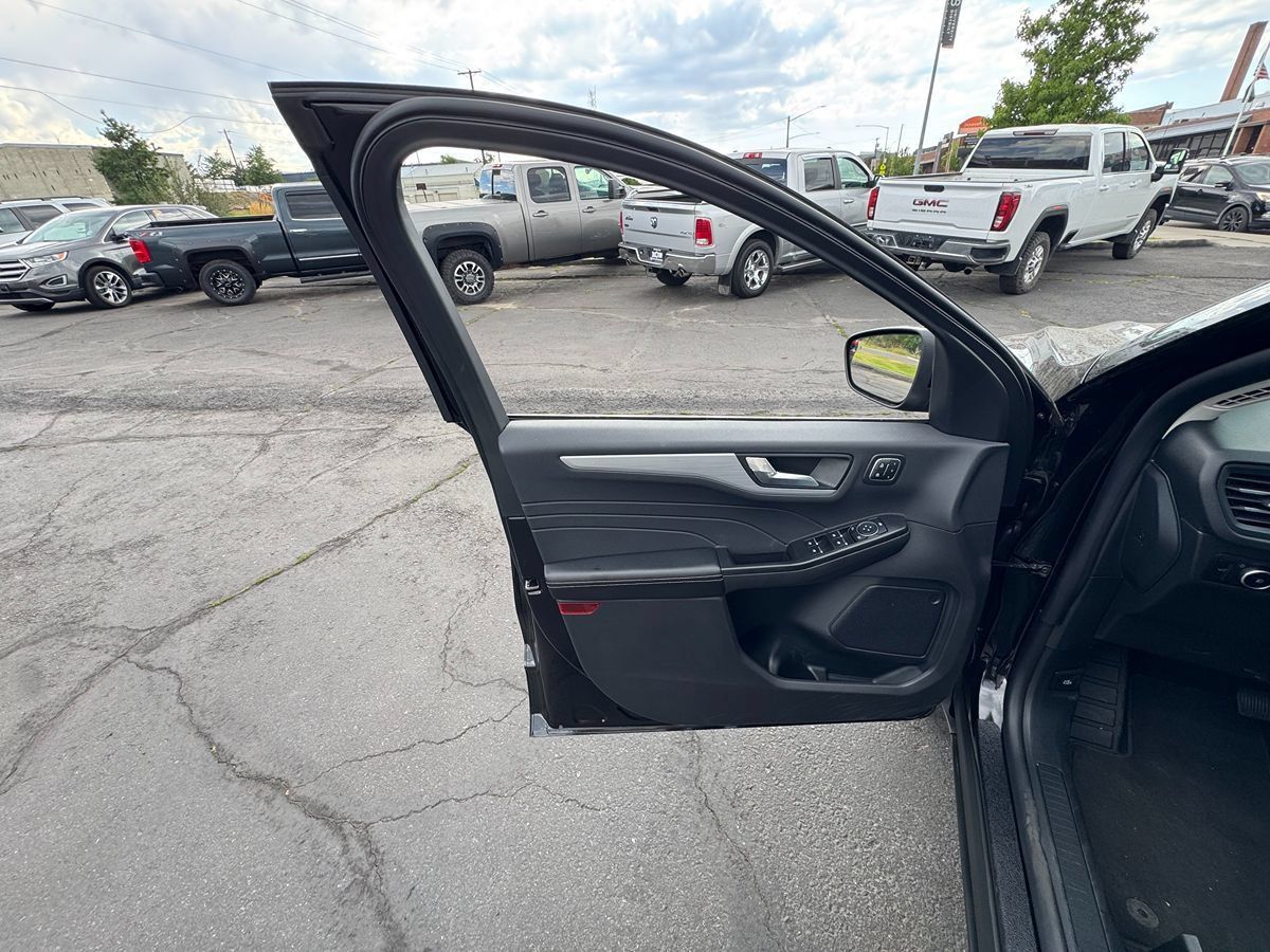 Used 2025 Ford Escape Platinum AWD/4WD image 14