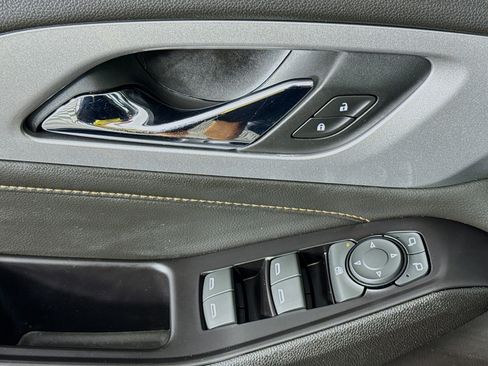 Used 2018 Chevrolet Traverse LS FWD image 23