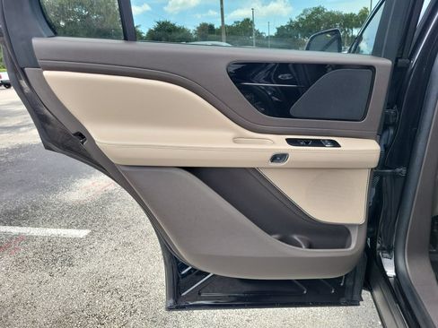 Certified 2023 Lincoln Aviator 2WD w/ Class IV Trailer Tow Package image 10