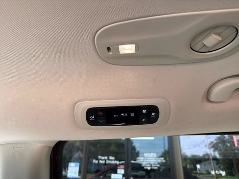 Used 2023 Chrysler Voyager LX FWD image 18