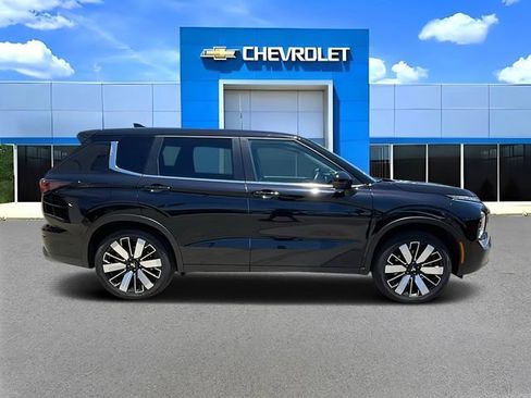 Used 2025 Mitsubishi Outlander SE AWD/4WD image 2