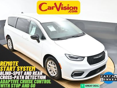 Used 2024 Chrysler Pacifica Touring-L
