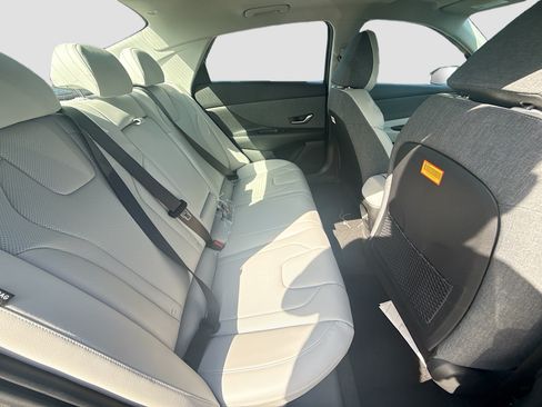 New 2026 Hyundai Elantra Limited FWD image 19