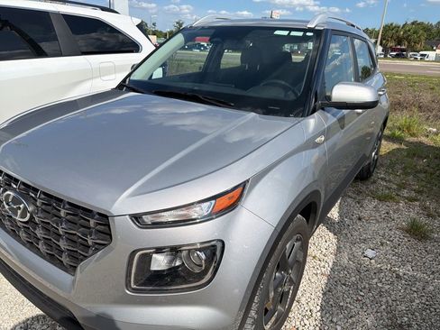 Used 2025 Hyundai Venue SEL FWD image 1