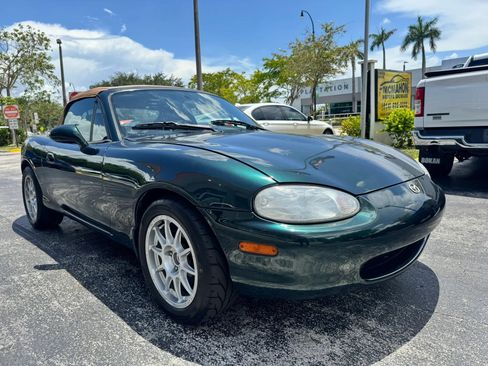 Used 1999 MAZDA MX-5 Miata RWD image 2
