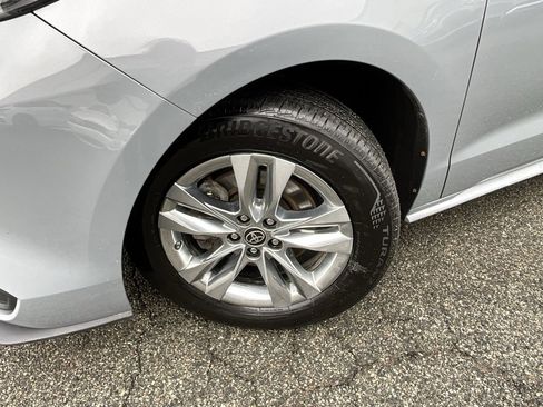 Used 2023 Toyota Sienna XLE Woodland Edition image 4