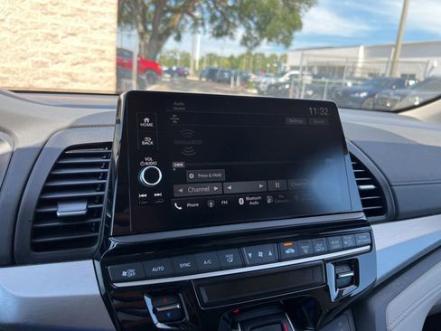 Used 2025 Honda Odyssey EX-L image 2