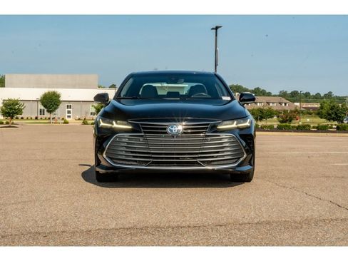 Used 2022 Toyota Avalon Limited w/ Advanced Safety Package FWD image 2