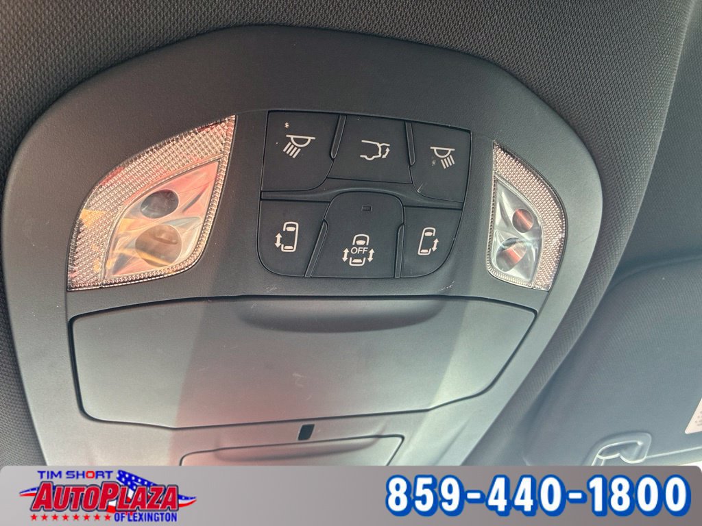 Used 2025 Chrysler Pacifica Select FWD image 35